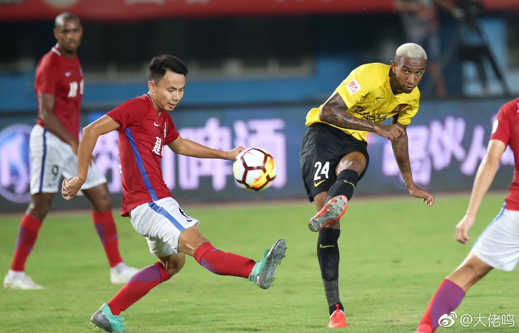 包含里程碑夜!广州队强势反弹,欧联国际比赛日刷纪录,质疑声仍在,球探报告显示潜力的词条 包含里程碑夜!广州队强势反弹,欧联国际比赛日刷纪录,质疑声仍在,球探报告显示潜力的词条