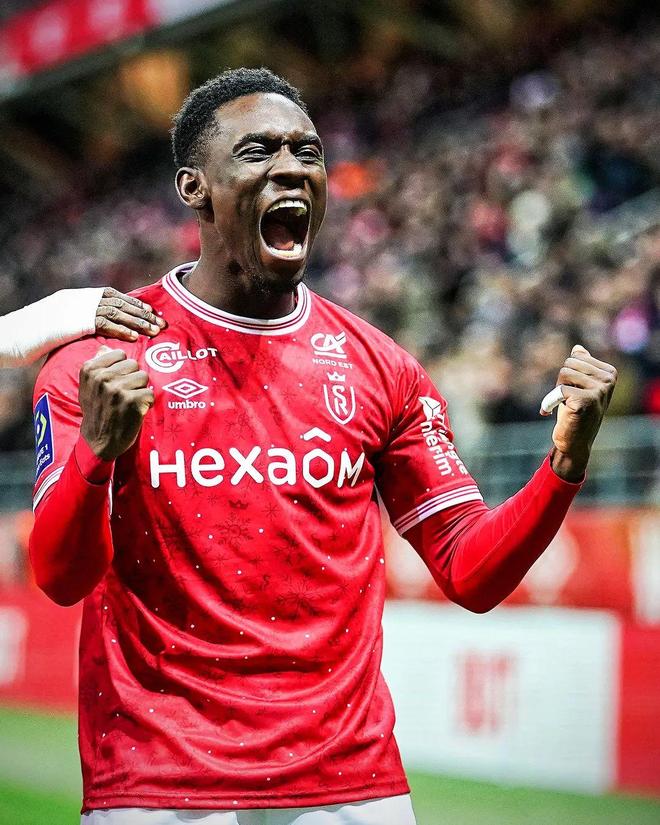 克里夫兰骑士训练开放日，窗口期造点机会引欢呼，法甲在即，轮换策略成焦点(平成骑士对昭和骑士1080p)