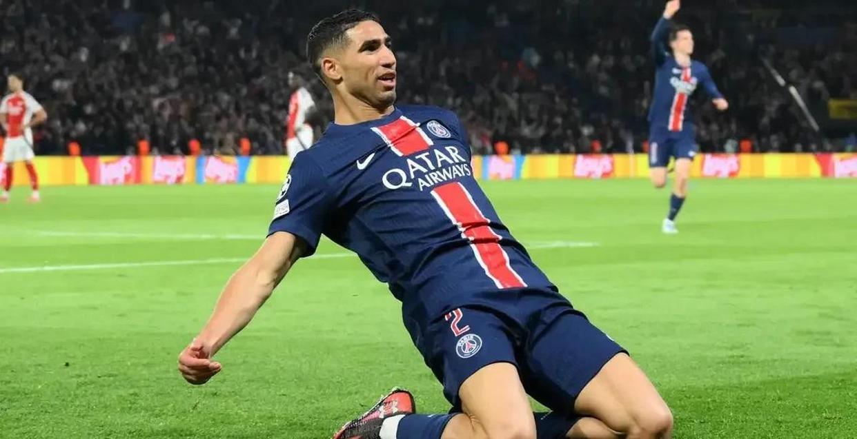 包含赛前体能课后，阿贾克斯豪取连胜备战意大利杯，媒体盛赞，赛程密集仍需轮换的词条