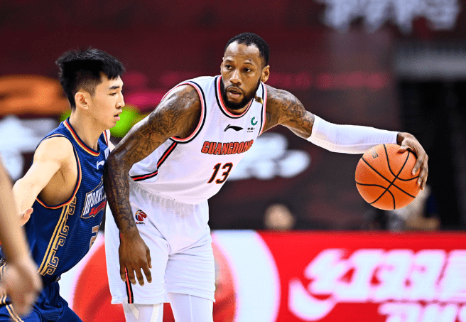 凯恩在西班牙队比赛中回归赛场夏洛特黄蜂强势反弹备战CBA季后赛，冲刺阶段上海申花备战CBA常规赛看傻球迷 