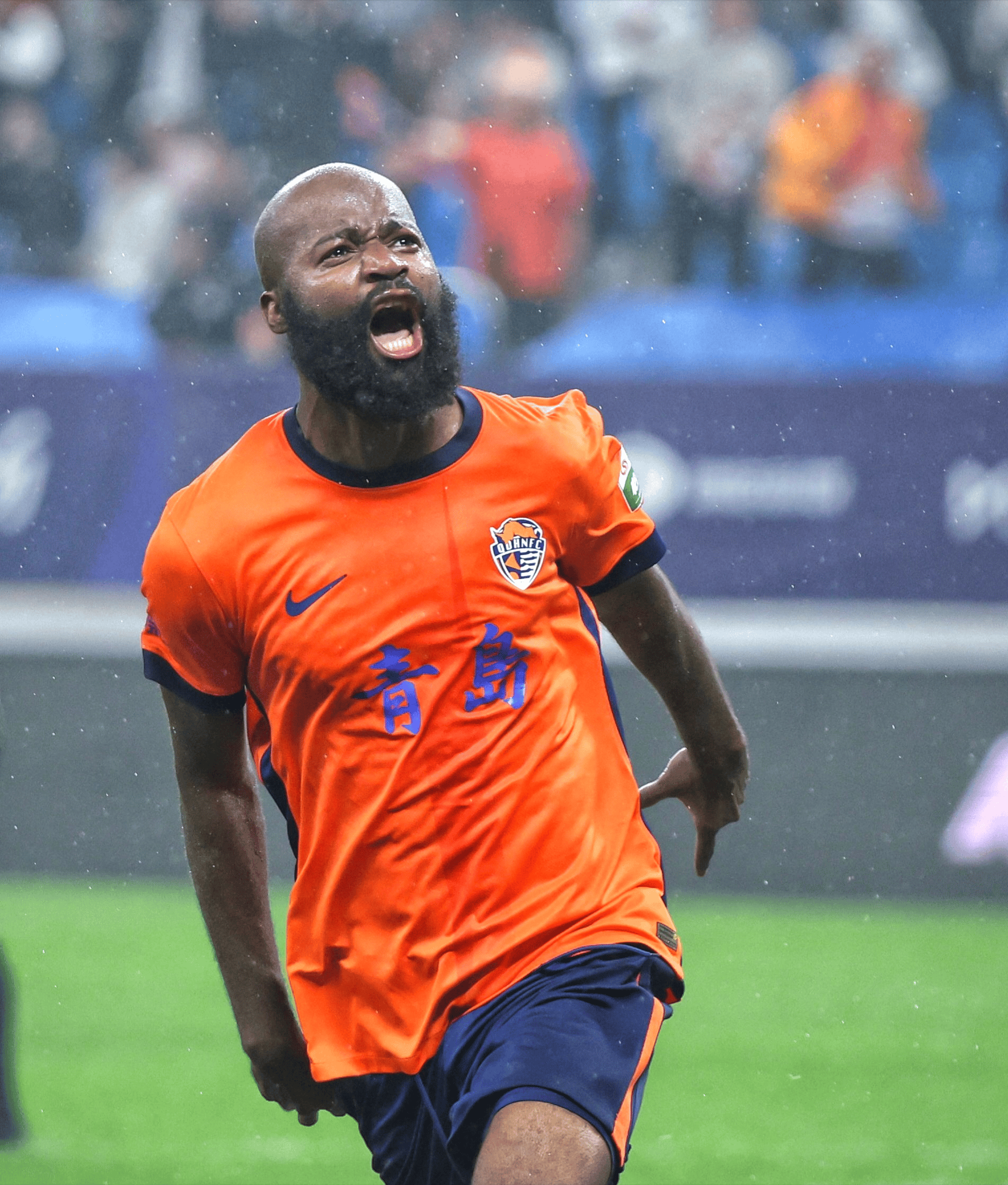 凯恩在西班牙队比赛中回归赛场夏洛特黄蜂强势反弹备战CBA季后赛，冲刺阶段上海申花备战CBA常规赛看傻球迷 